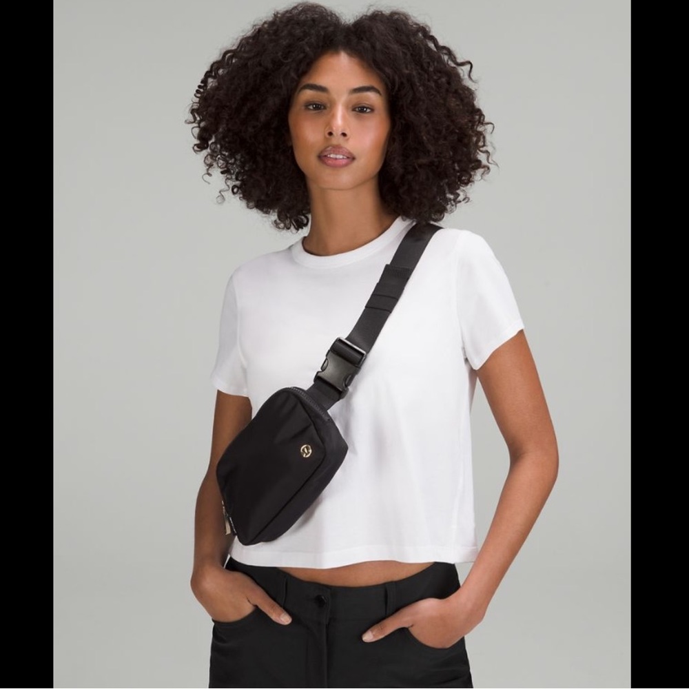 NWT NEW Rare Lululemon Everywhere Belt Bag  Black/Gold w/proof of purchase! - Picture 3 of 11